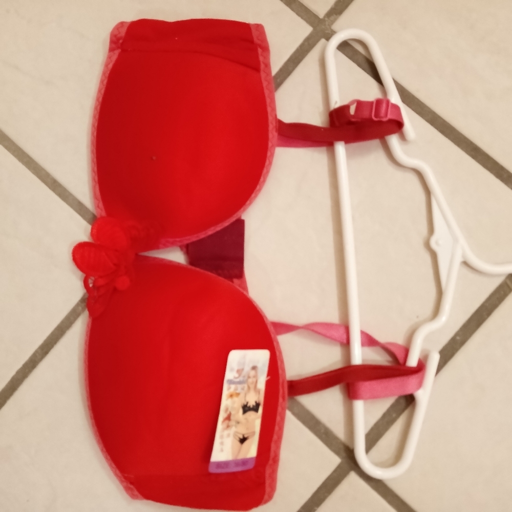 Bras - Picture 6 of 7